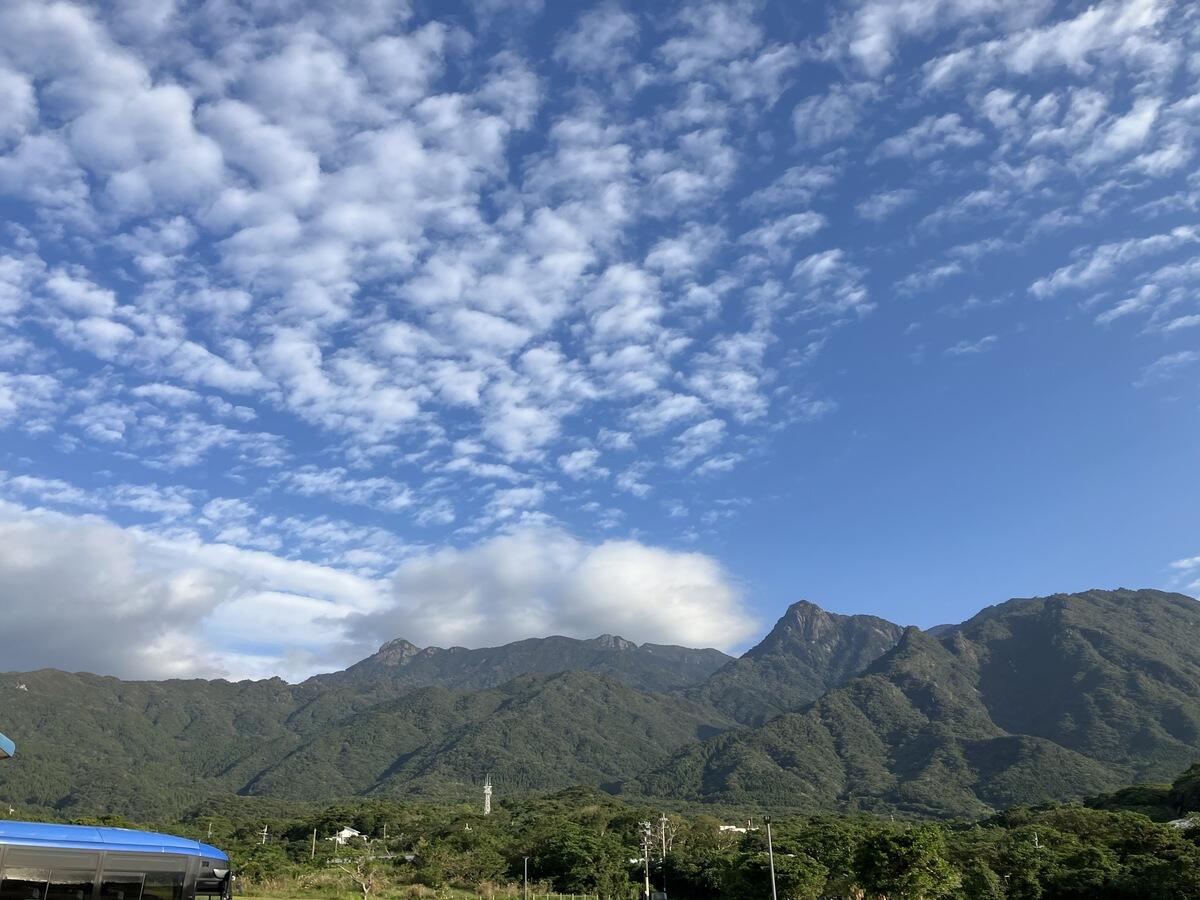 校舎は振り返れば山が見えます