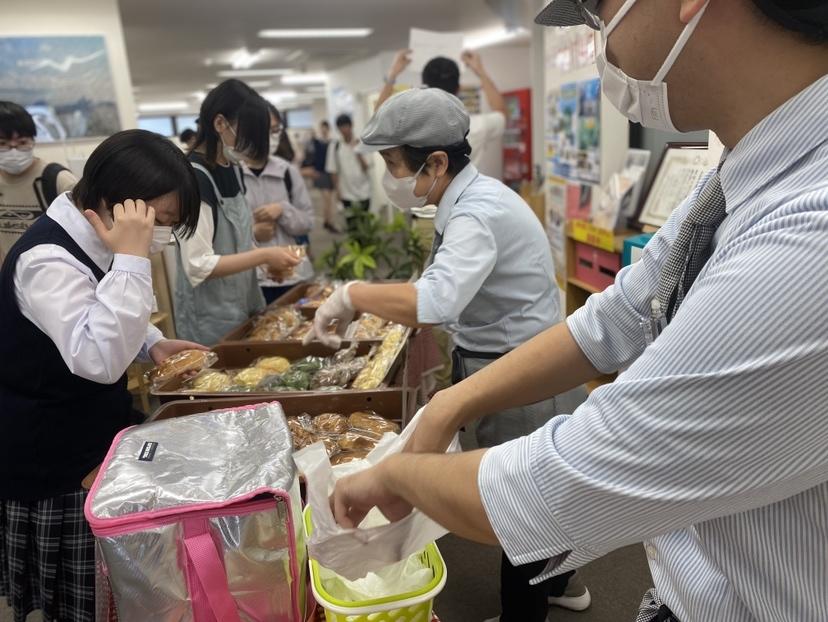 パン屋さんの出張販売の様子