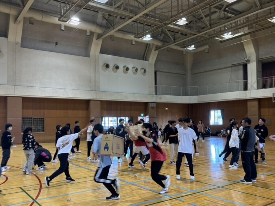 阪市内の体育館を借りておおぞら高校梅田キャンパスの体育祭が開催されました