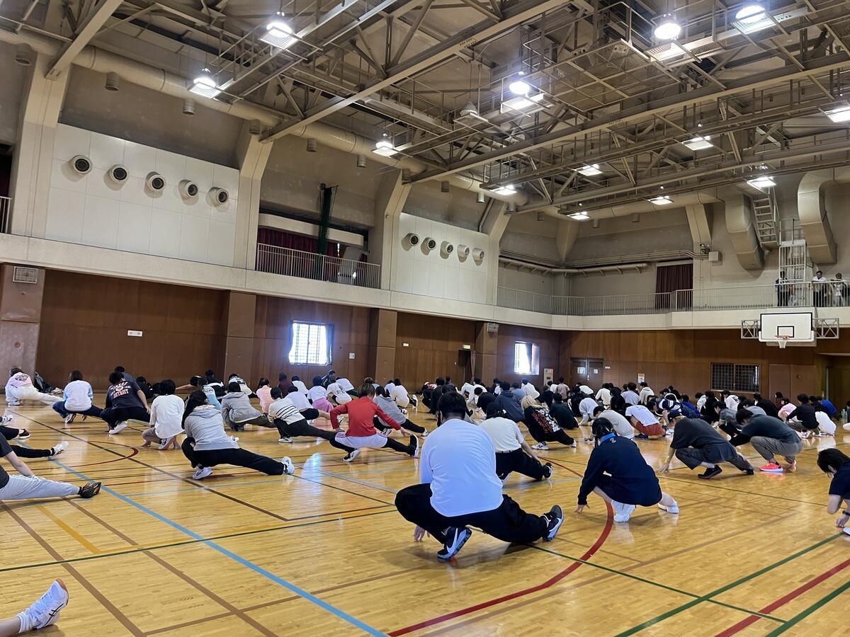 阪市内の体育館を借りておおぞら高校梅田キャンパスの体育祭が開催されました